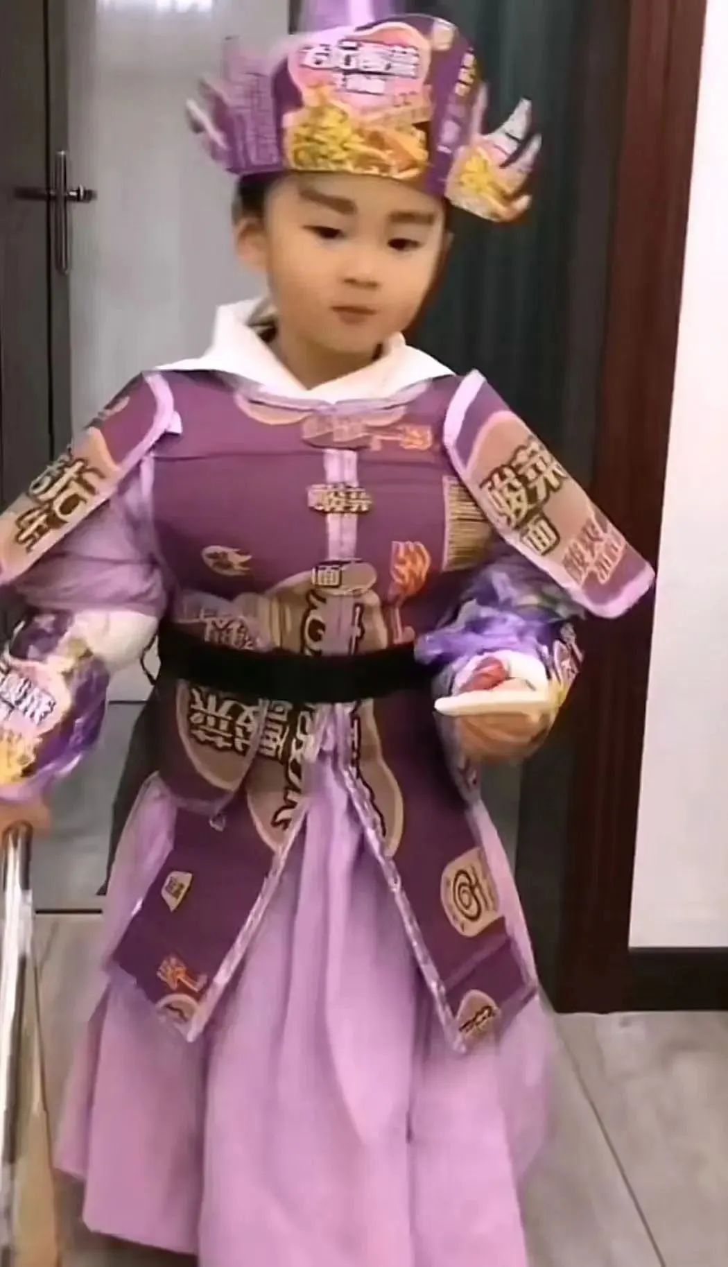 DƬ